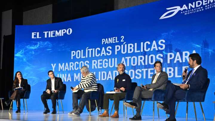 Precandidatos hablan en el Congreso Andemos sobre políticas públicas y marcos regulatorios para una movilidad sostenible