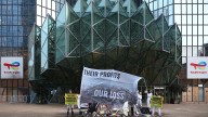 Condenan a TotalEnergies por mensajes engañosos sobre sus metas climáticas