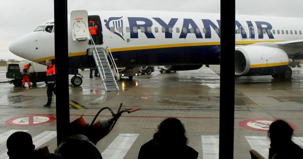 Adiós Ryanair: estos aeropuertos cancelan rutas y cierran operaciones de la aerolínea low cost