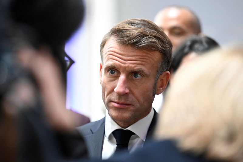 France's Macron pressed to end political 'mess'