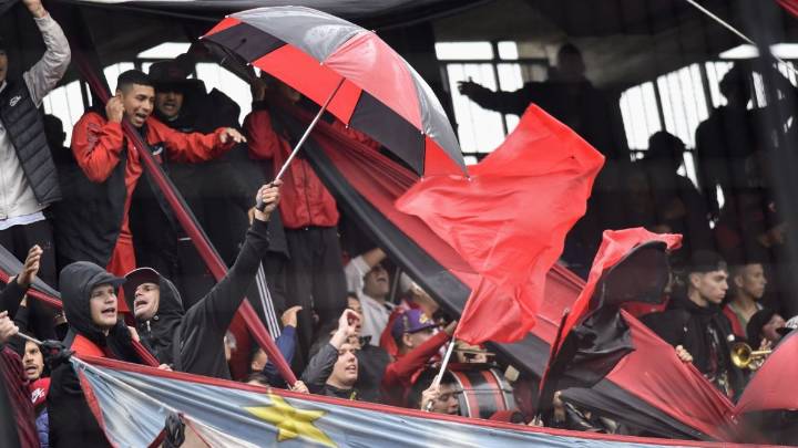 Dura sanción para un hincha de Colón que intentó entrar a un partido sin entradas