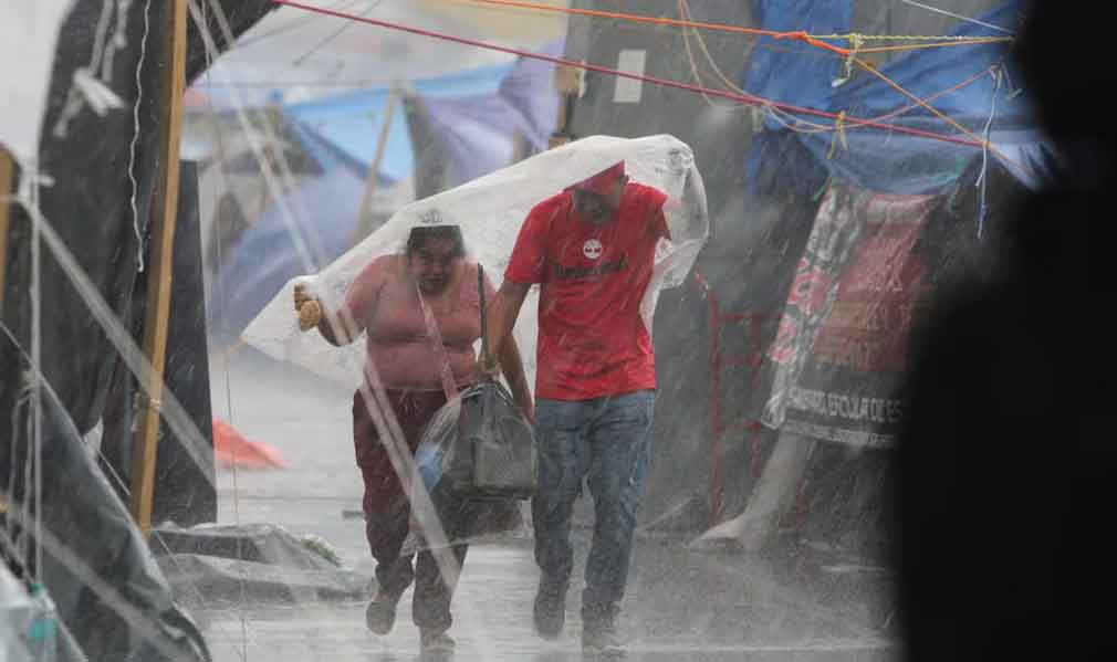 Fuertes precipitaciones por huracán Priscilla en occidente de México