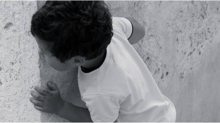 Muere niño de 6 años en Nuevo León tras jugar a las escondidas: fue hallado dentro de un cesto de ropa