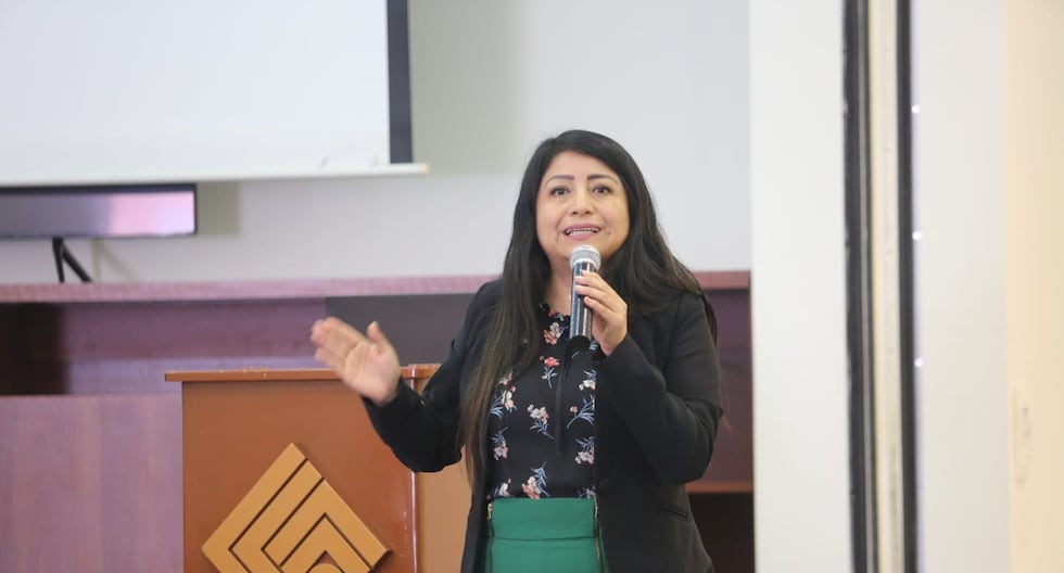 Ministra de Economía aún confía que el 2025 cerrará con un déficit fiscal de 2.2%