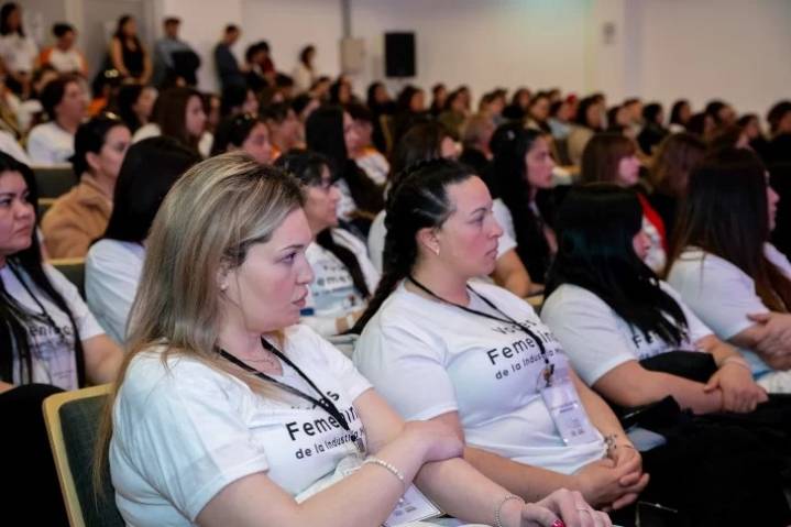 Gran comienzo del Primer Foro de Mujeres Mineras en Santa Cruz