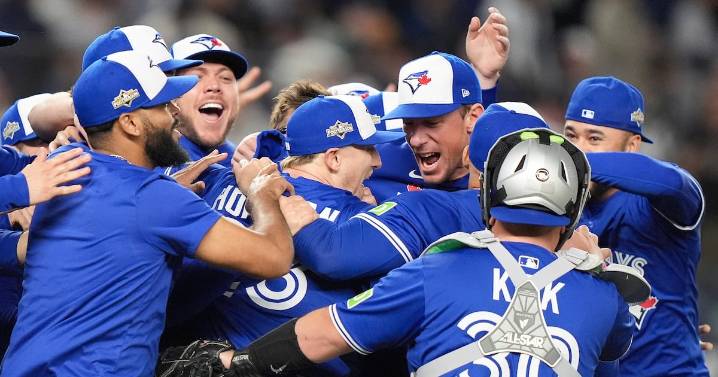 Blue Jays beat Yankees to advance to ALCS