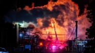 Una explosión produce un gran incendio en la refinería más grande de California