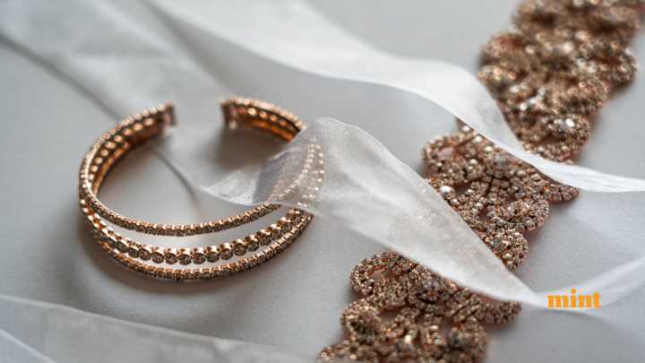 Employee breaks bangles worth ₹ 1.23 crore: Owner’s reaction goes viral