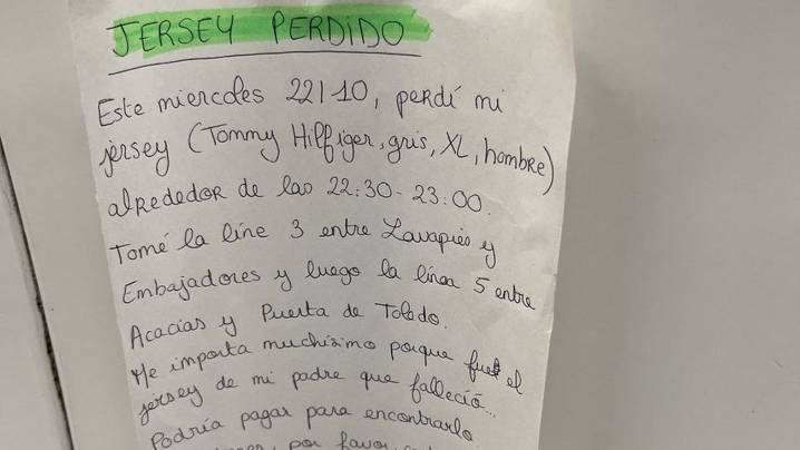 Las redes sociales se movilizan para encontrar un jersey perdido en el Metro de Madrid