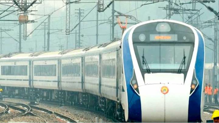Railway Board Approves New Stops for Two Vande Bharat Express Trains in Maharashtra