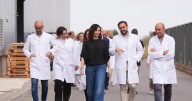 Ayuso visita una empresa toledana que conquista el mundo desde un pueblo de 500 habitantes