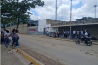 Familiares de presos en cárcel de Guárico denuncian que no puedan ingresar alimentos
