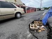 Conductores reportan mega hueco en la calle Florida de Juanico