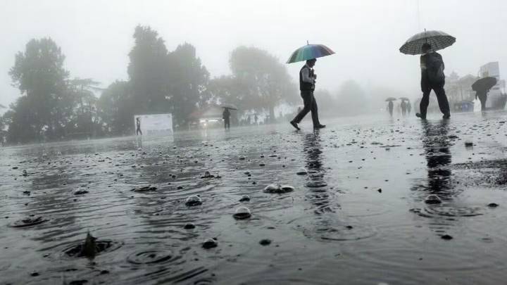 IMD Forecasts Heavy Rain and Thunderstorms Across Several States Today