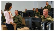 La ministra de Defensa visita el Cefot de Cáceres y agradece a los alumnos su trabajo "por la paz en el mundo"