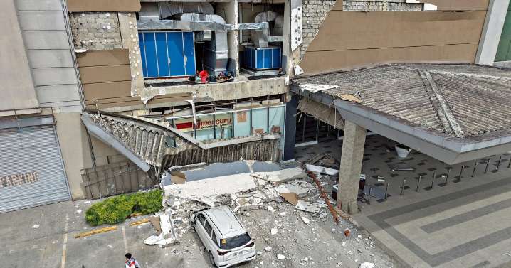 Powerful 7.4-magnitude earthquake strikes off coast of Philippines, prompts tsunami warning