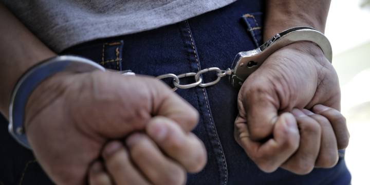 Capturan a un adulto mayor acusado de haber asesinado a su vecina: le habría propinado más de 30 puñaladas