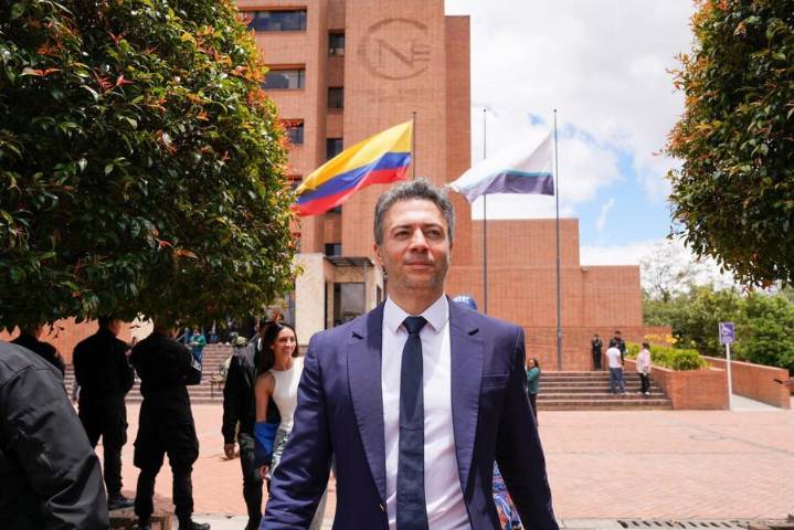 Presentan queja contra Daniel Quintero ante el CNE por renunciar a consulta del Pacto y piden “reintegro de gastos”