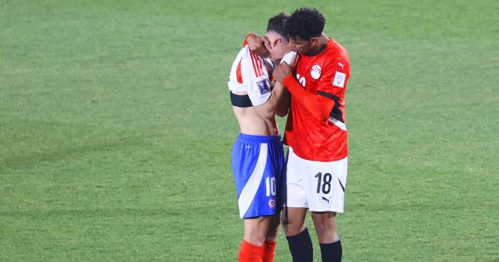 La prensa internacional reacciona a la insólita clasificación de la Roja: “Quebraron en llanto, pero...”