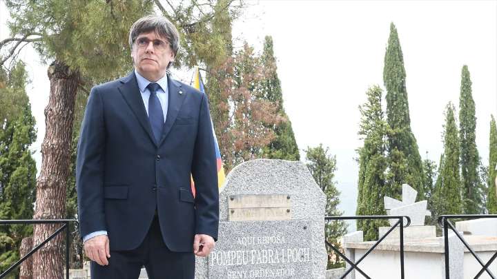 Así se gestó la idea de la posible ruptura Junts-PSOE: la tensa reunión de Puigdemont con sus alcaldes y el temor a Aliança Catalana