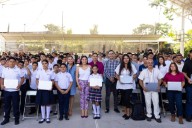 Gobernadora de Colima prosigue la entrega de ColiBecas Computadoras; estudiantes de Comala reciben sus laptops gratuitas