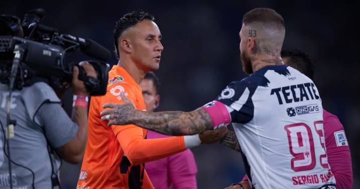 Así fue el hermoso reencuentro entre Sergio Ramos y Keylor Navas en el Monterrey vs Pumas