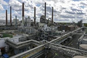German factory orders drop in new blow to Merz
