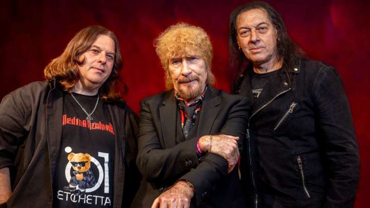 Medina Azahara cancela su concierto en Cáceres por motivos de salud de Manuel Martínez More