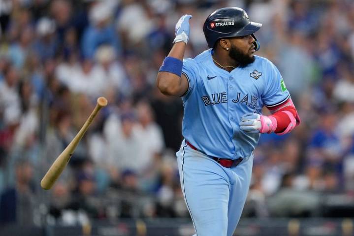 Guerrero homers off Ohtani, Blue Jays even World Series with 6-2 win over Dodgers in Game 4 – Winnipeg Free Press