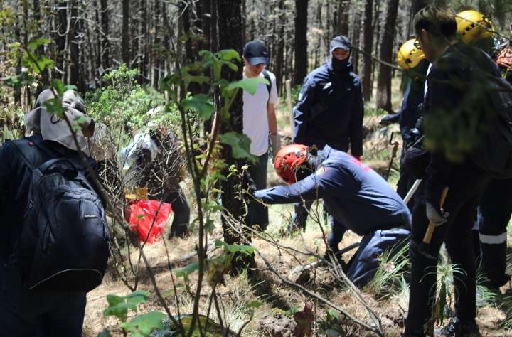 Protestan por desaparecidos del Ajusco en audiencia de reforma electoral; amagan con huelga de...