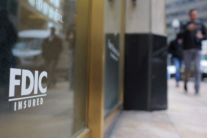 US bank regulator proposes curbs on agency watchdogs