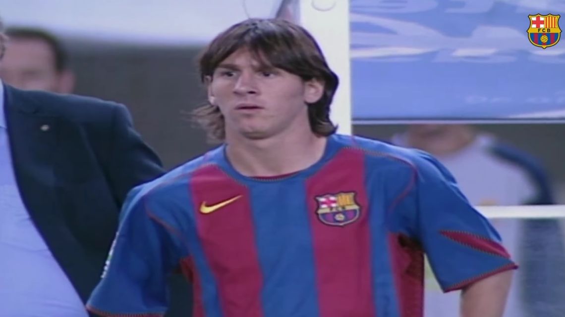 La publicación de Lionel Messi a 21 años de su debut como futbolista profesional en Barcelona