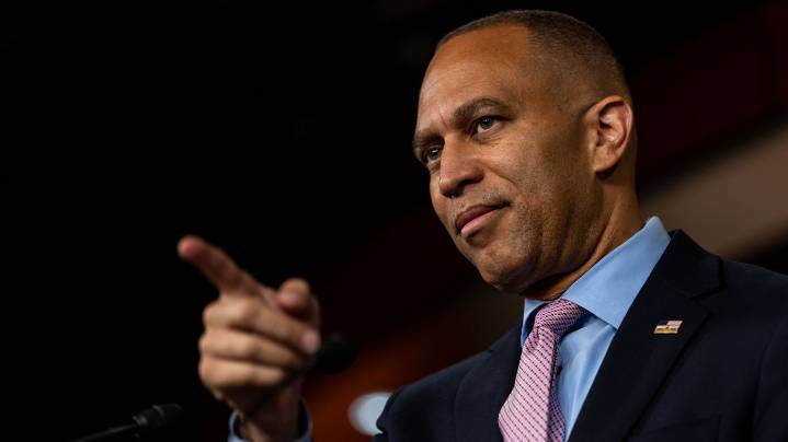 Hakeem Jeffries endorses Zohran Mamdani for NYC mayor after months of delay