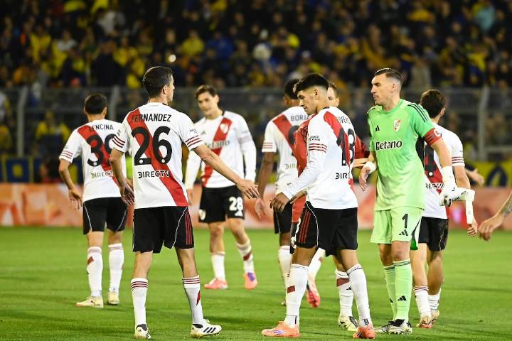 Partido caliente. River volvió a las andadas, se condicionó con la expulsión de Portillo y sufrió con la varita mágica de Di María