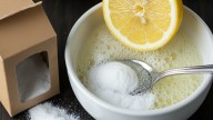 Mezclar ralladura de limón con bicarbonato: para qué sirve y por qué recomiendan hacerlo
