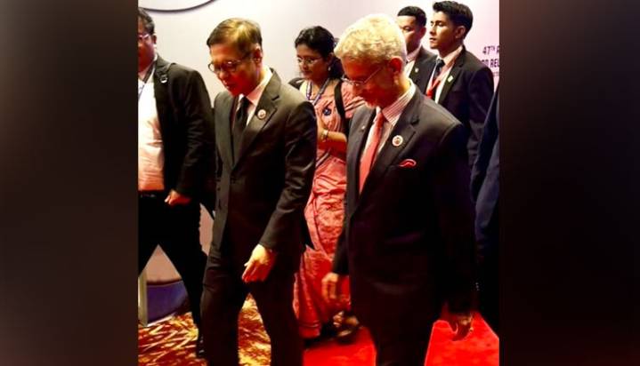 EAM Jaishankar Meets Counterparts From Singapore, Thailand On Sidelines Of ASEAN Summit