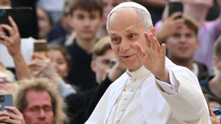 Primer viaje del papa con visitas a la Mezquita Azul y el Sitio de la Explosión en Beirut