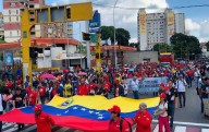 Pueblo venezolano se moviliza en Petare en defensa de la Patria