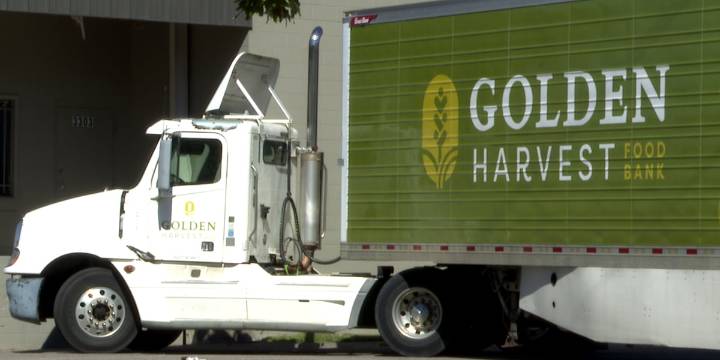 As shutdown persists, local food banks brace for higher demand
