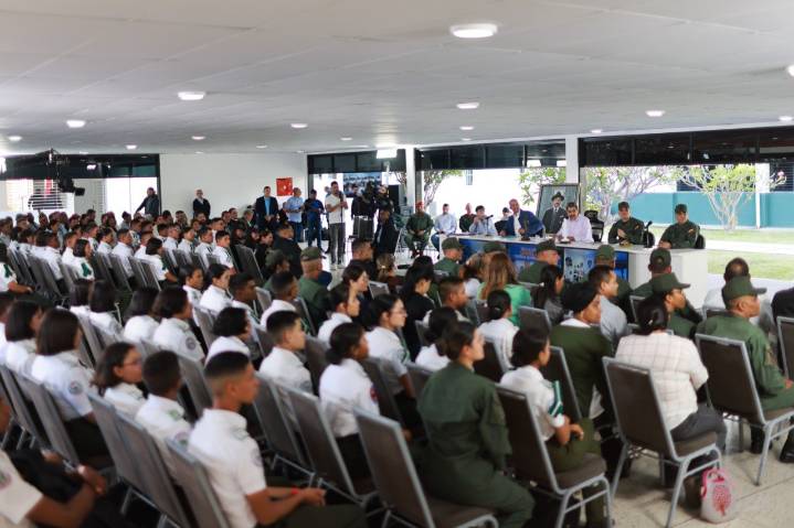 Presidente Maduro llama a la juventud venezolana a cultivar conciencia crítica frente a la manipulación digital