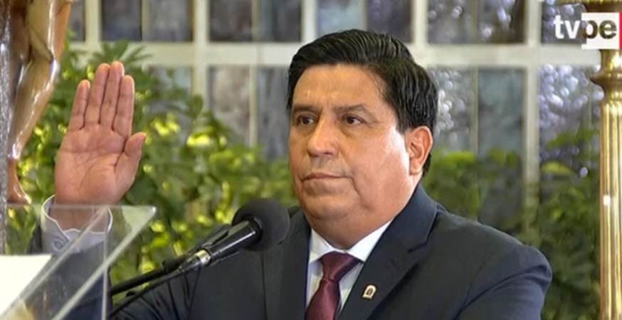 Ministro del Interior anuncia reforma para expulsar a malos policías