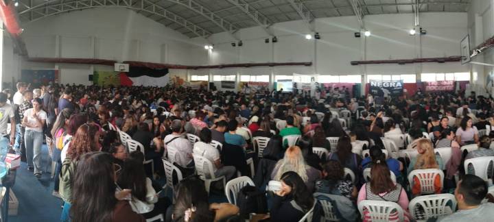 Enorme asamblea de Aten Capital vota paro el 14 de octubre
