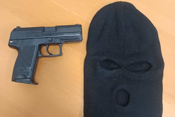 Detienen a un hombre en Azuqueca (Guadalajara) que atracaba en casas de apuestas con pasamontañas y pistola simulada