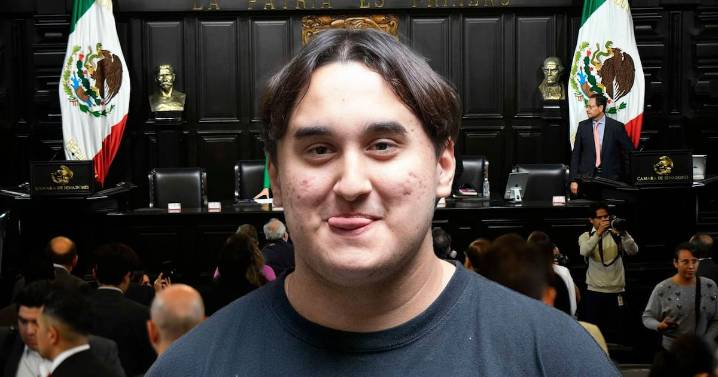 Captan al hijo menor de AMLO en Parlamento Juvenil del Senado, evento que promovió Morena
