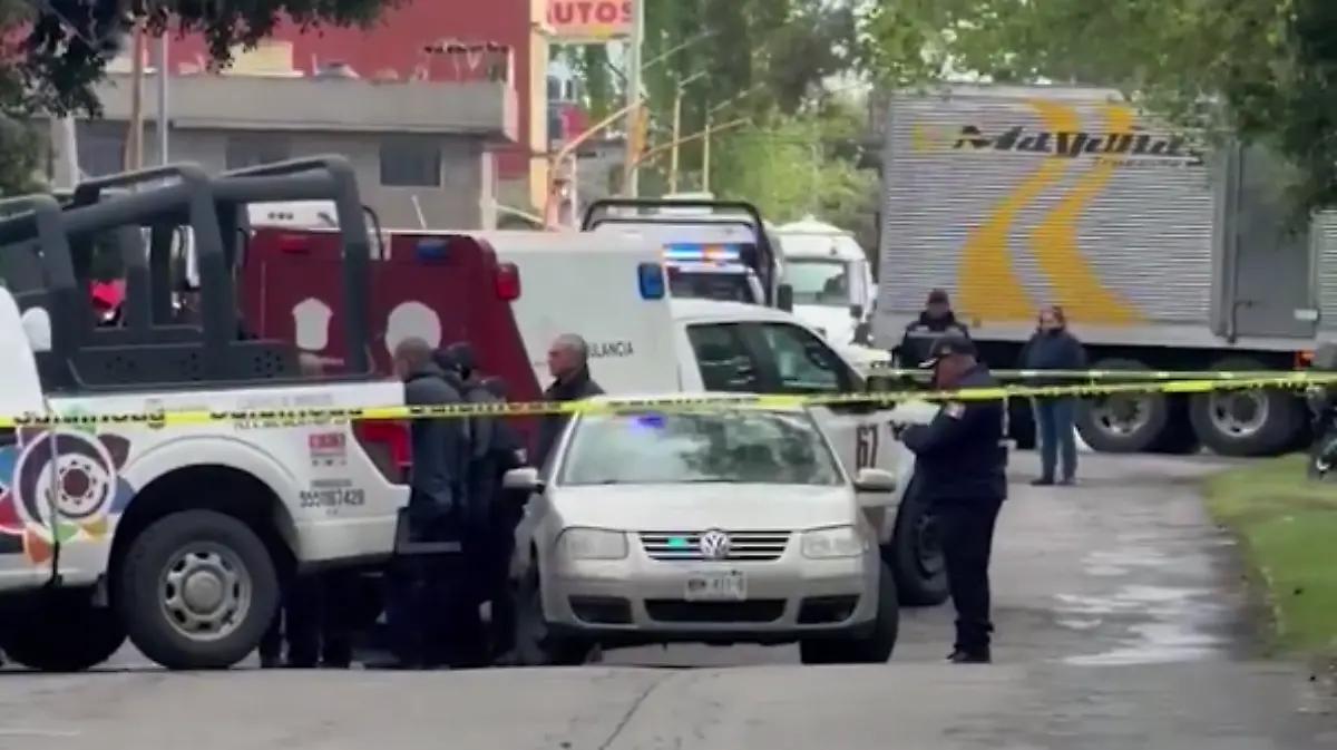 Grúa arrolla motocicleta en Ecatepec; hay dos menores muertos y un lesionado