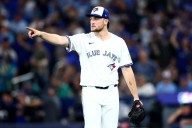 Toronto dominates Mariners, forces winner