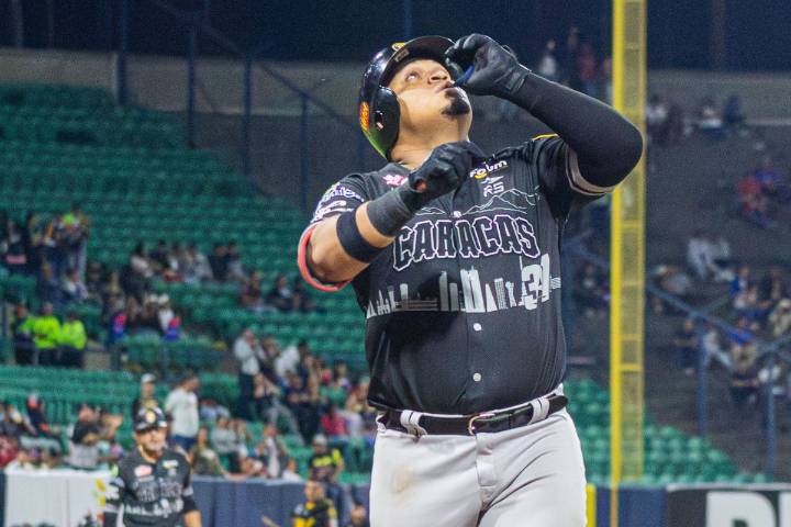 Aldrem Corredor explota y alza su primer premio en la LVBP
