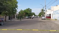 Hombre lanza artefacto explosivo a policías durante reporte de violencia en Sonora