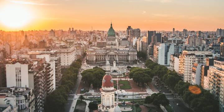 Milei arrasa en las legislativas argentinas: su partido logra victoria histórica y cambia el mapa político