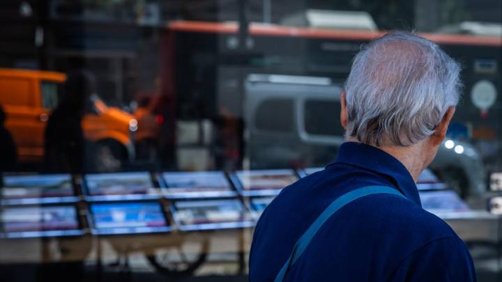 La compra de vivienda cae por primera vez en un año mientras sube el endeudamiento